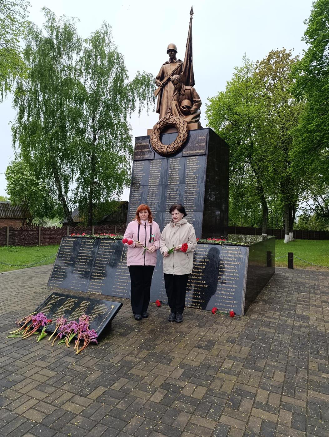 Посещение памятника погибшим воинам и партизанам в  г.п. Городище Барановичского района